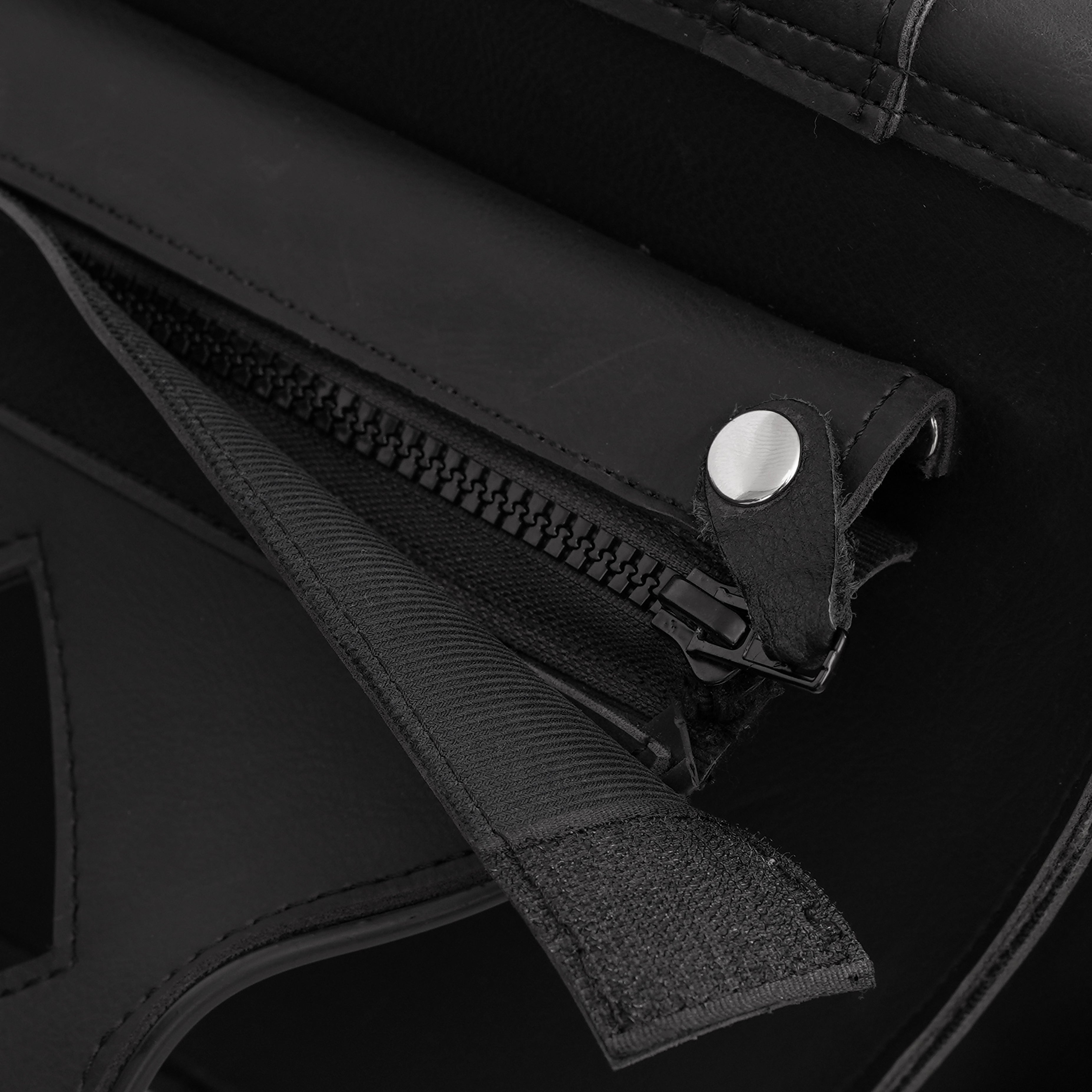 Platinum Voyager - 2 Strap Saddle Bag